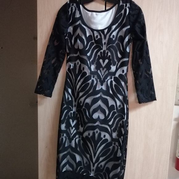 Black and white lace cocktail dress - Picture 3 of 3